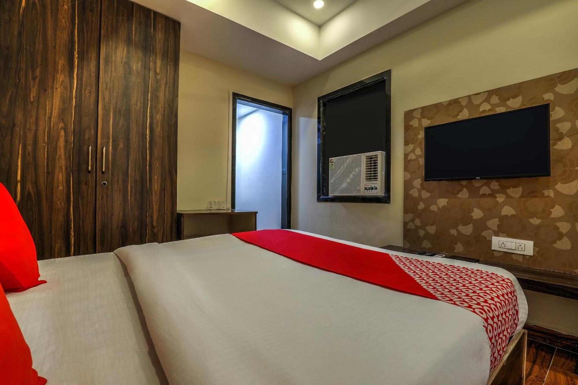 Capital O Sky Grand Hotel Hyderabad Exterior foto