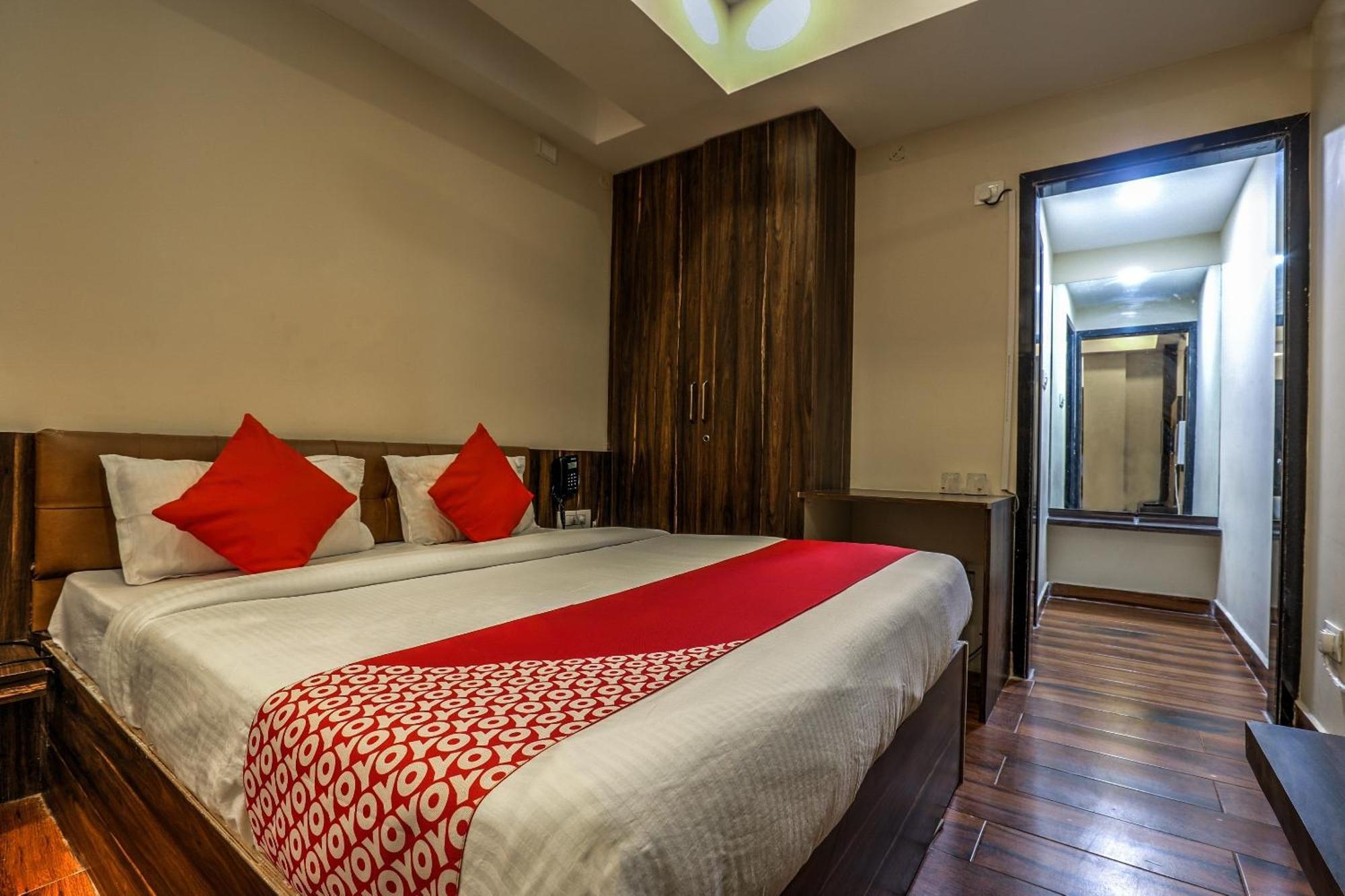 Capital O Sky Grand Hotel Hyderabad Exterior foto