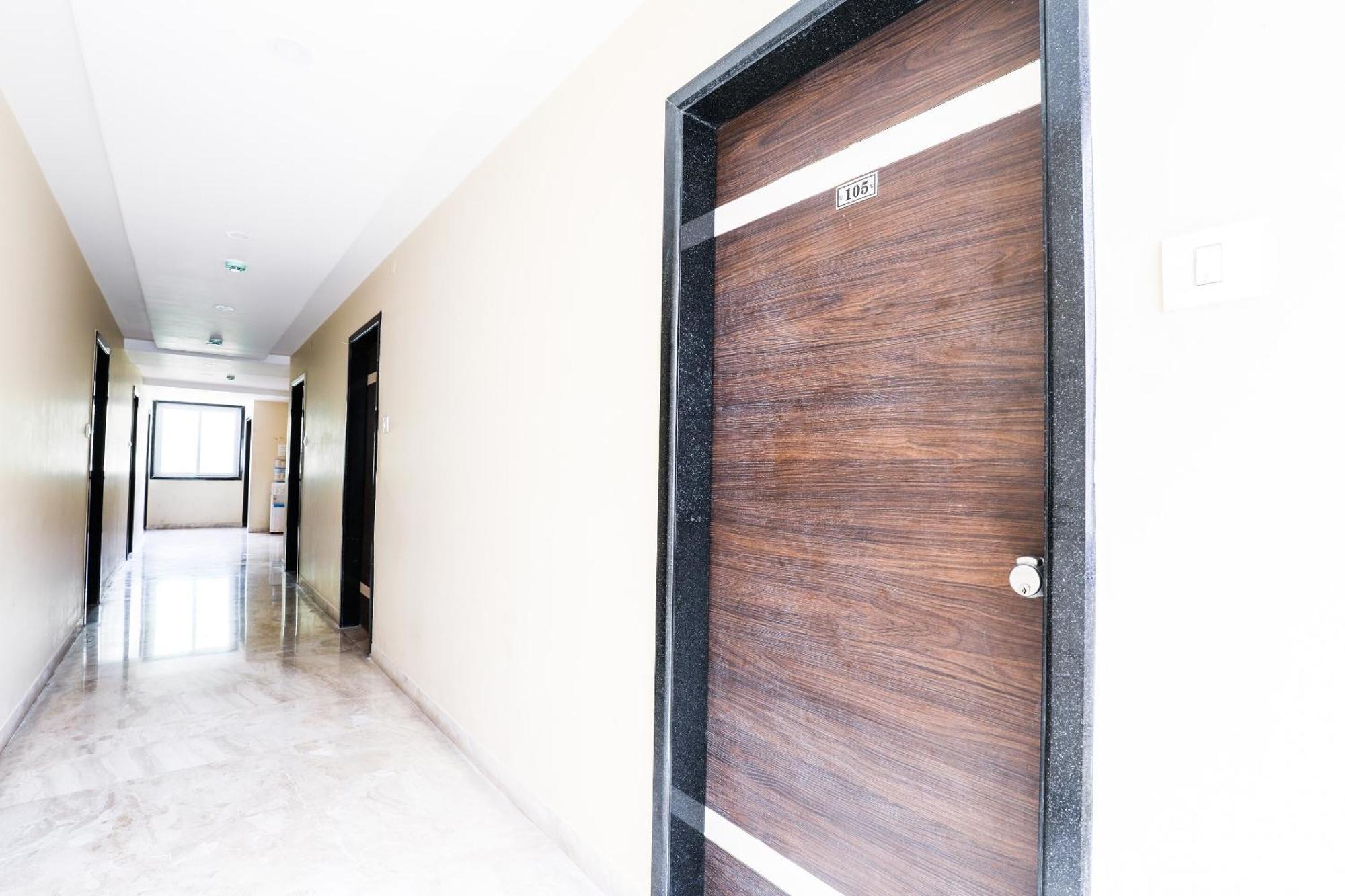 Capital O Sky Grand Hotel Hyderabad Exterior foto