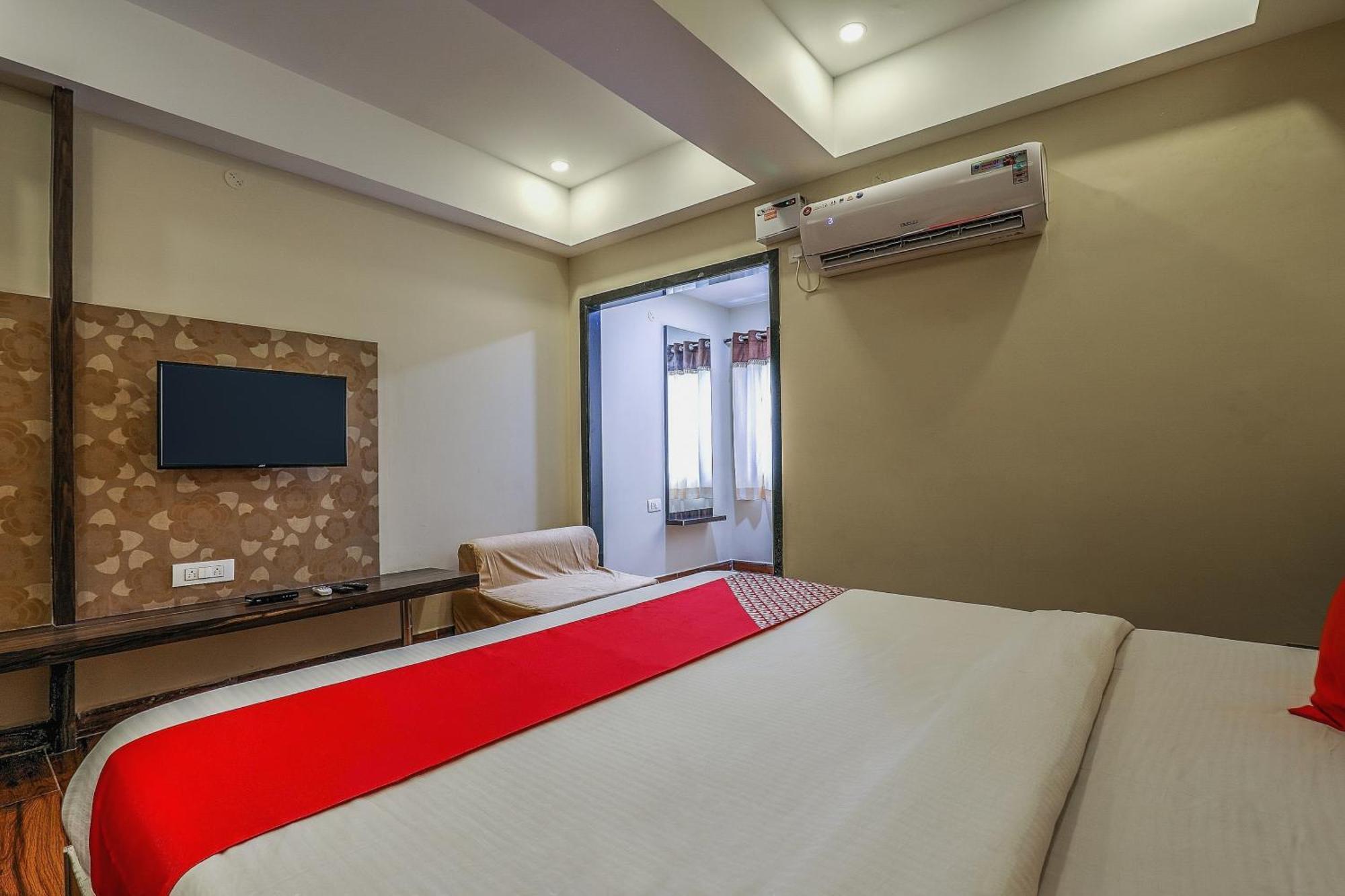 Capital O Sky Grand Hotel Hyderabad Exterior foto