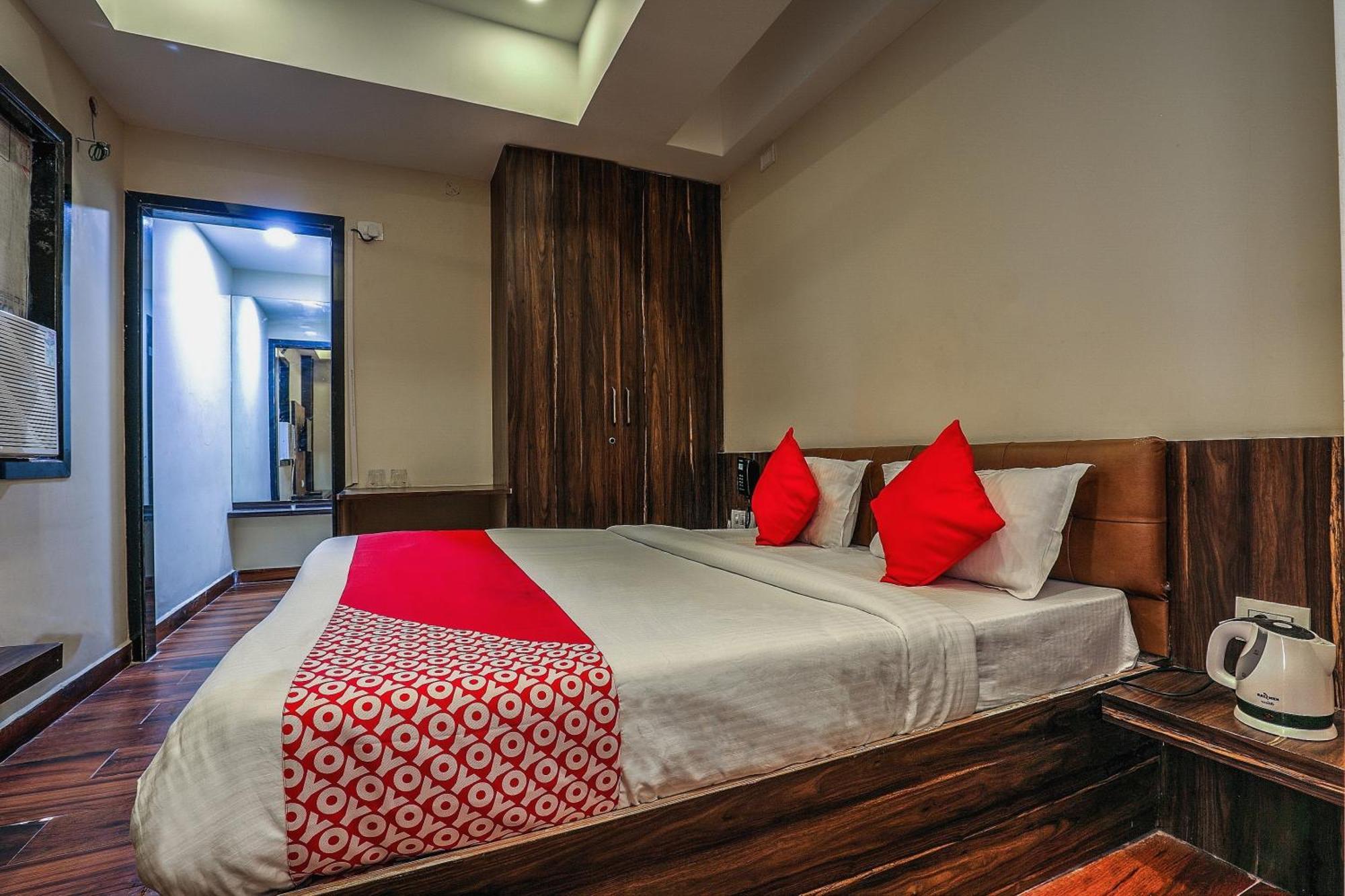 Capital O Sky Grand Hotel Hyderabad Exterior foto
