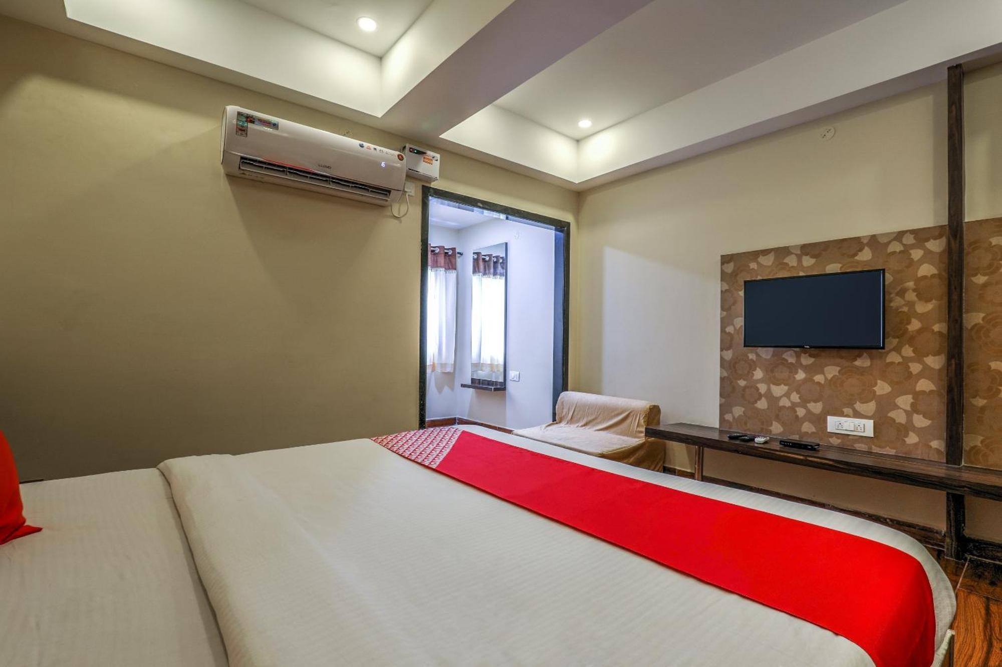 Capital O Sky Grand Hotel Hyderabad Exterior foto