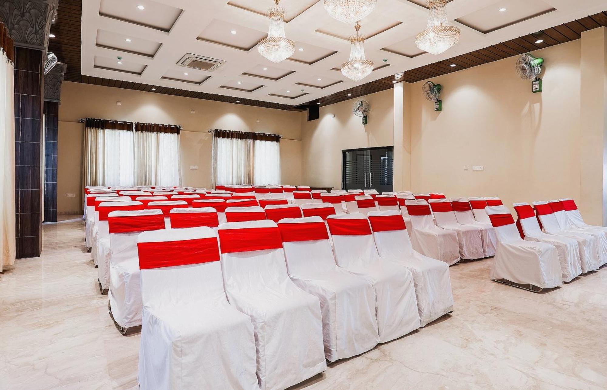 Capital O Sky Grand Hotel Hyderabad Exterior foto