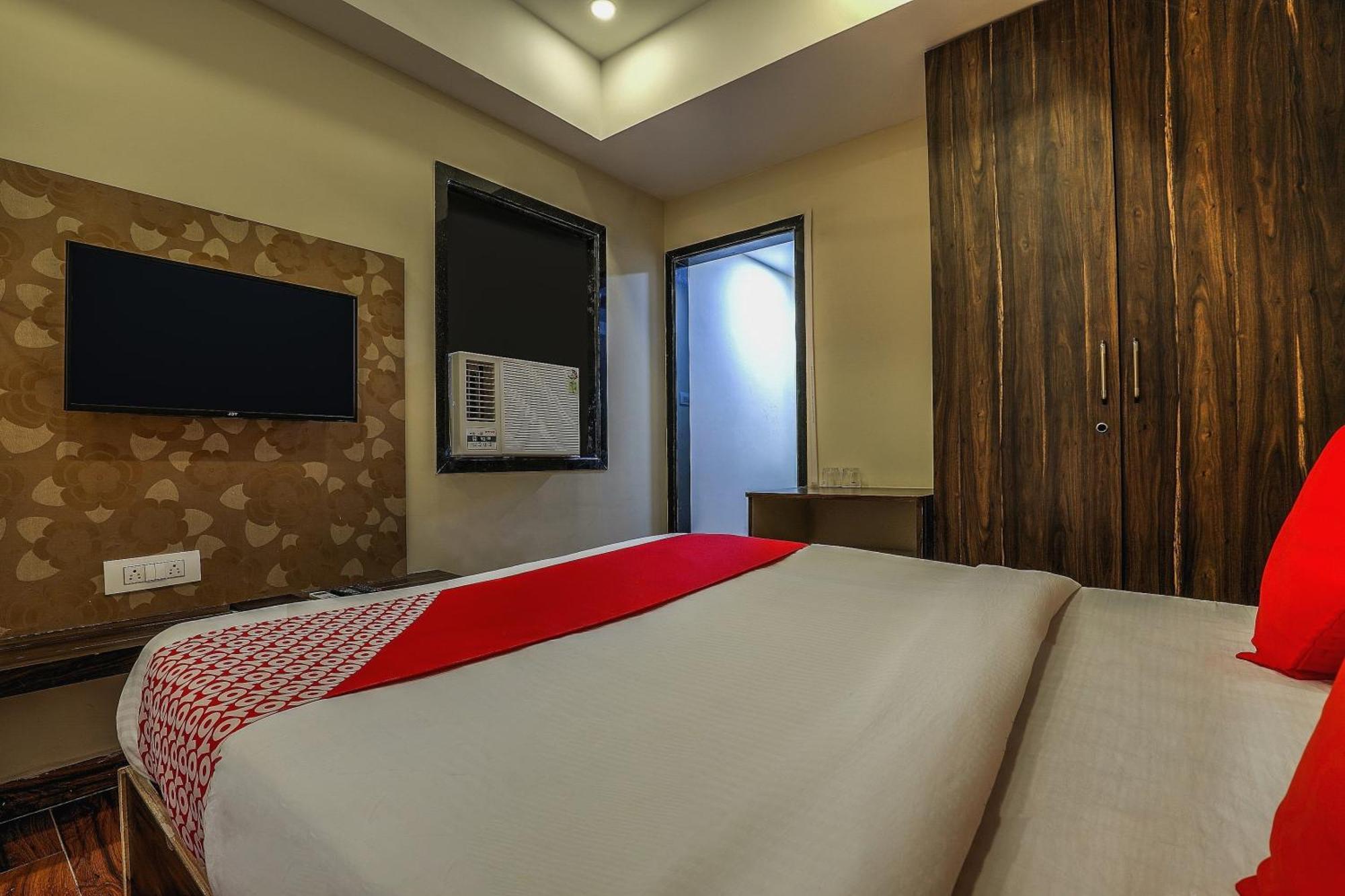 Capital O Sky Grand Hotel Hyderabad Exterior foto